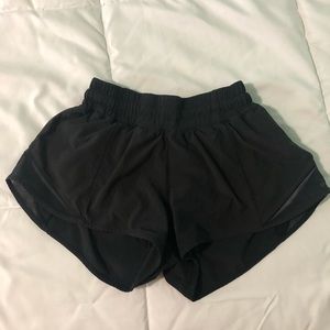 Women’s Lululemon Hotty Hot Low Rise Short 2.5”